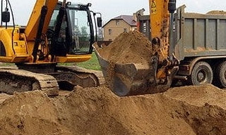 Выкопать яму экскаватором в Топках от 942 руб. - 2Землекопа-Тпк