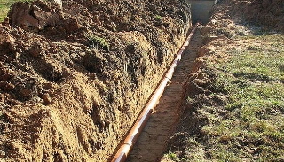 Копка траншей для водопровода в Топках: цена за метр от 942 руб.